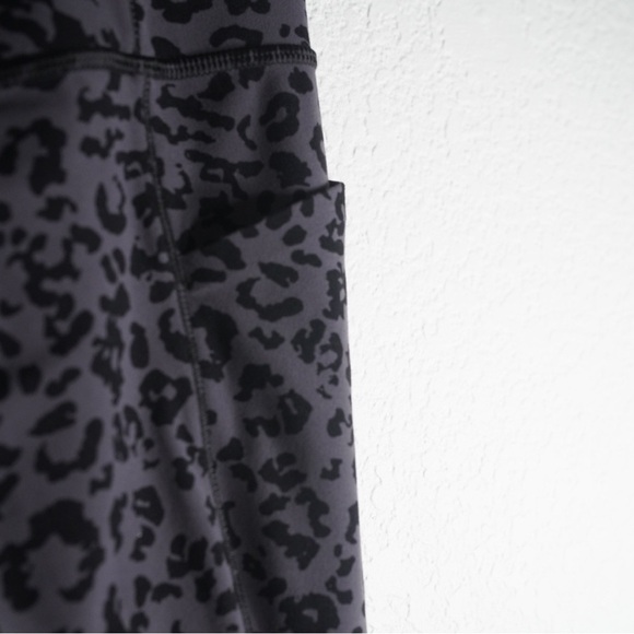 Athleta Leggings Women’s Salutation II Capri Black High Rise Yoga Size XS - Picture 4 of 8